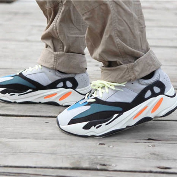 Adidas YEEZY - Picture 2 of 2